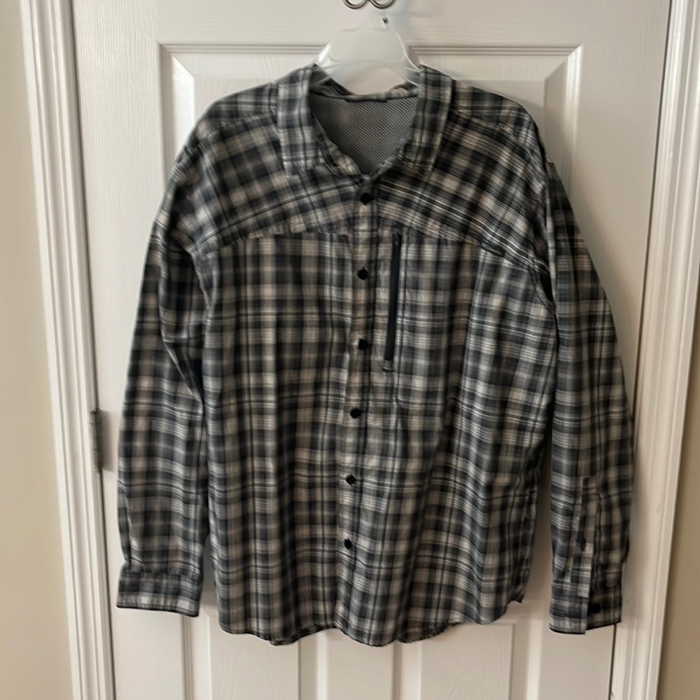 Columbia dress shirt with front zipper pocket